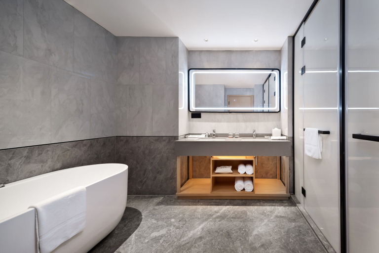 Bathroom 3, Hilton Garden Inn Nanchang Honggutan, Nanchang