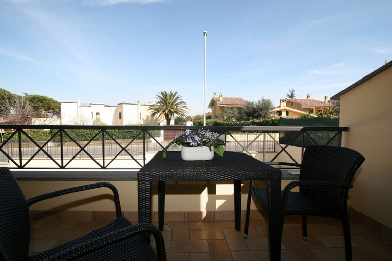 Others 5, Borgo Castel Savelli, Rome