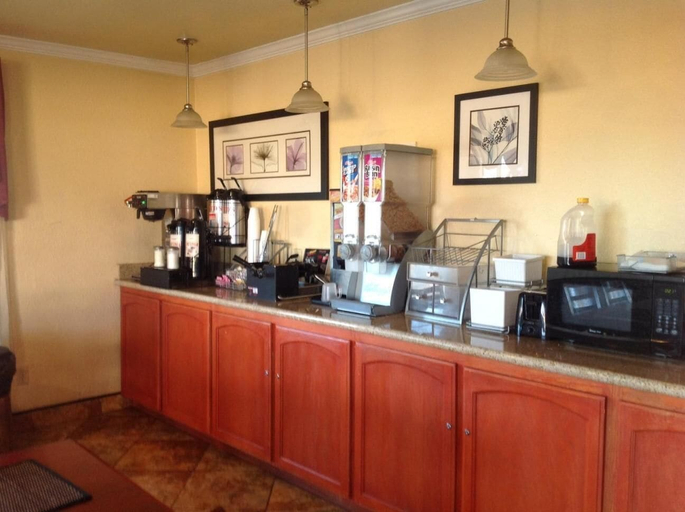 Food & Drinks 5, Americas Best Value Inn Hanford, Kings