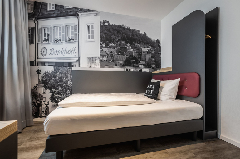Bedroom 12