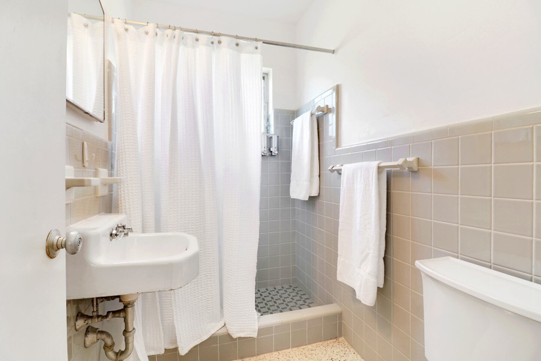 Bathroom 5, The Gondolier Inn, Collier