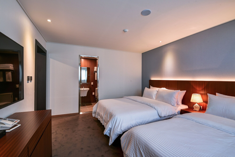 Bedroom 3, Sea & Moon Tourist Hotel, Jung