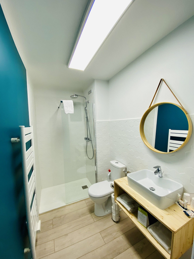 Bathroom 4, Hôtel Café Miramar, Gard