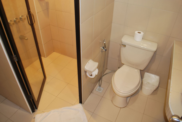 Bathroom 4, White House Beach Resort, Malay