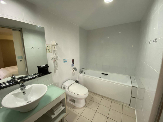 Bathroom 3, Tapeng Bay Holiday Hotel, Pingtung