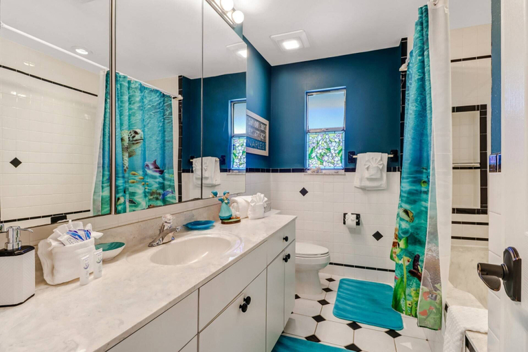 Bathroom 4, 250 1st St-a, Collier
