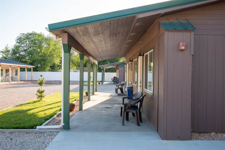 Exterior & Views 2, Hurricane Hideaway Lodging, Washington