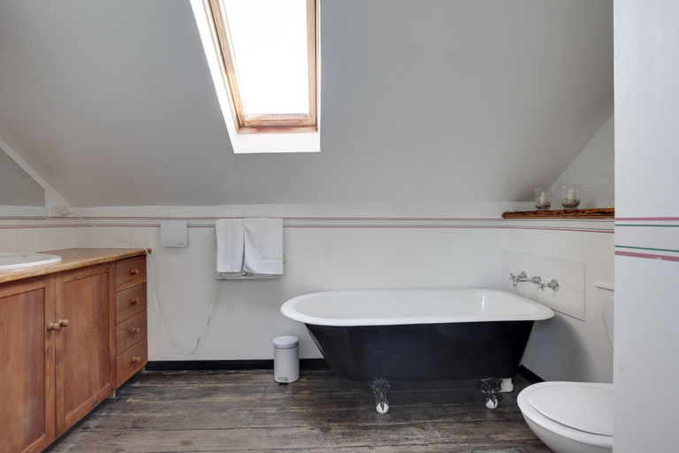Bathroom 3, White's Corner, Central Highlands