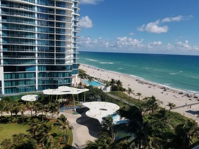 Exterior & Views 2, DoubleTree Resort & Spa by Hilton Ocean Point-N. Miami Beach, Miami-Dade