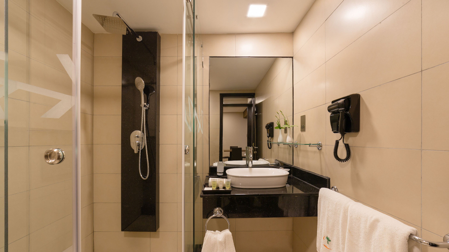 Bathroom 5, Kabira Country Club, Kampala