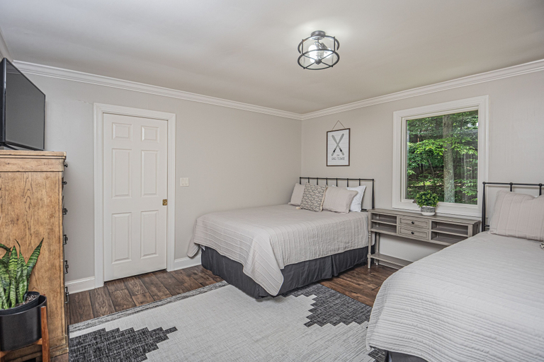 Bedroom 2, Six Nicks, Garrett