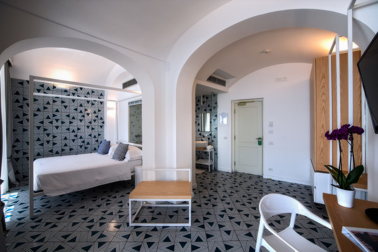 Bedroom 3, Hotel Montemare, Salerno