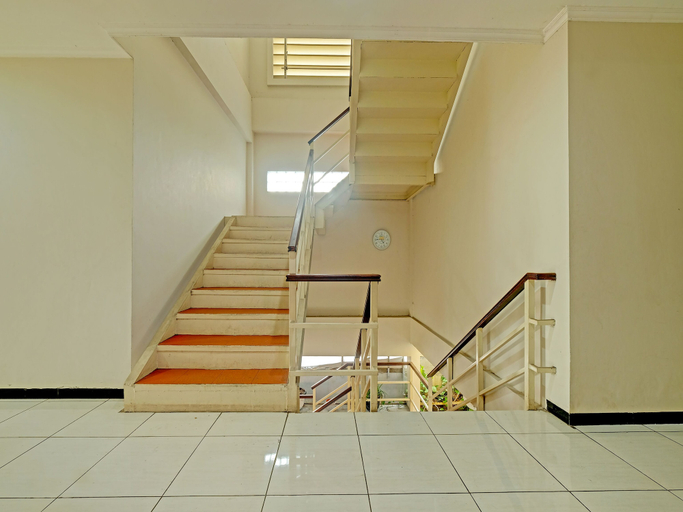 Others 5, Super OYO 389 Sky Guesthouse, Semarang