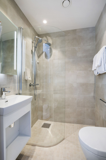 Bathroom 4, Bergen Harbour Hotel, WorldHotels Crafted, Bergen