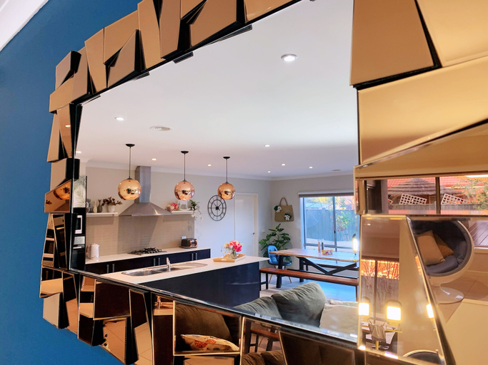 Food & Drinks 4, Designer Decor Home 8Bed WilliamsLanding, Melbourne