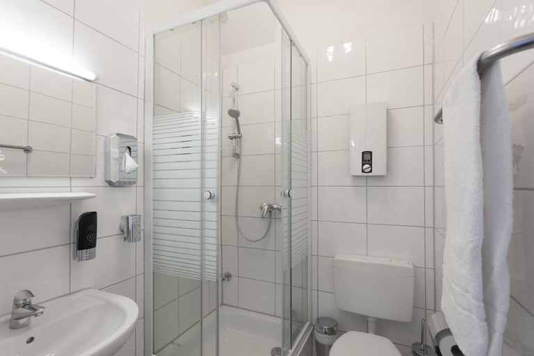 Bathroom 4, TRIP INN Hotel Schumann, Düsseldorf