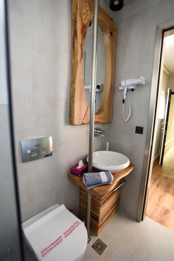 Bathroom 5, Magnifique Luxury Suites, Central Macedonia