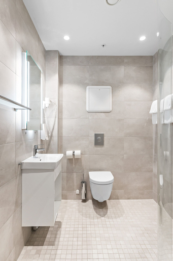 Bathroom 4, Bergen Harbour Hotel, WorldHotels Crafted, Bergen