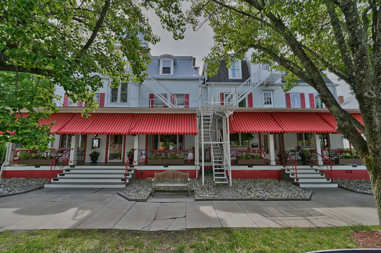 Exterior & Views 2, Tom Quick Inn, Pike