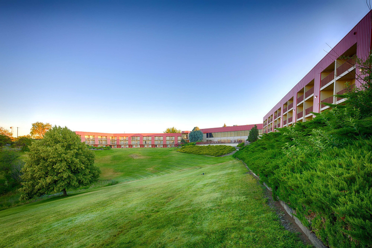 Exterior & Views 2, Red Lion Hotel Pendleton, Umatilla