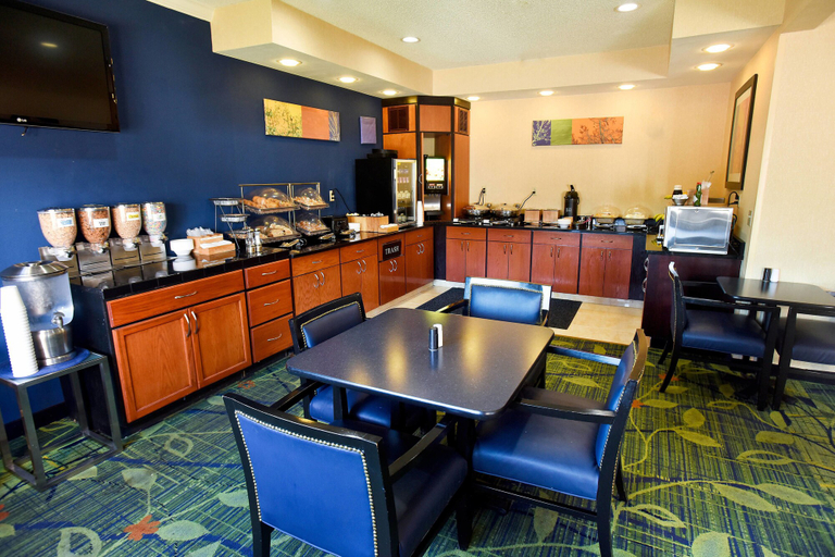 Food & Drinks 5, AmericInn by Wyndham Topeka, Shawnee