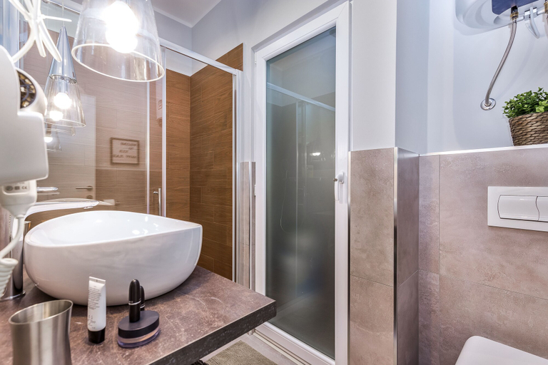 Bathroom 4, Number 1 Deluxe Apartments, Rijeka
