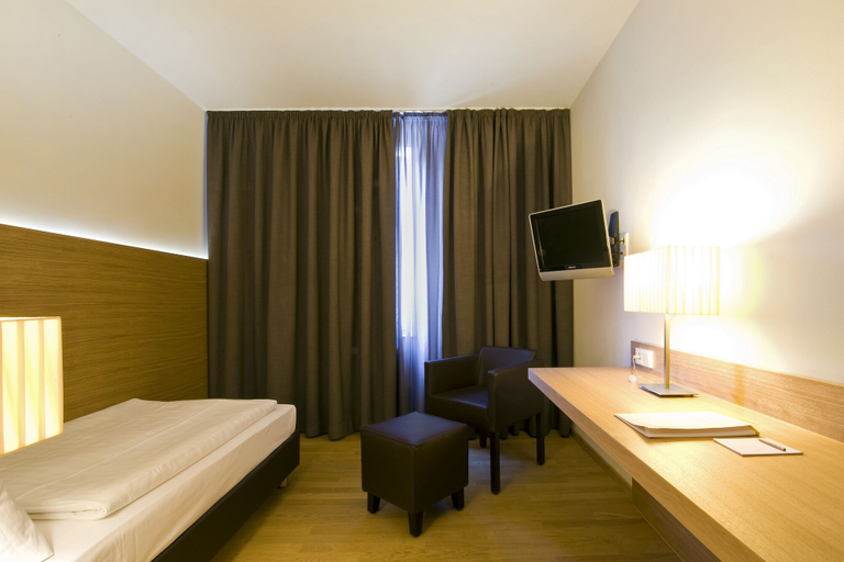 Bedroom 4, Hotel Thalmair, München