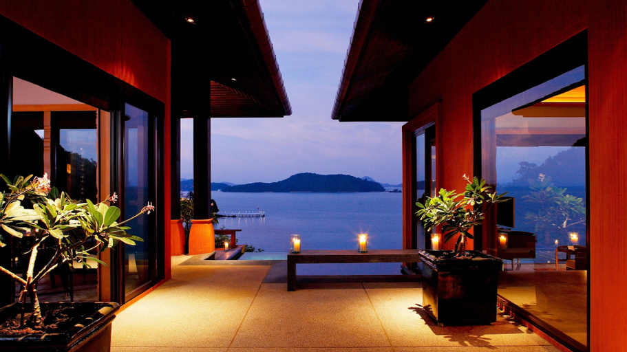 Exterior & Views 7