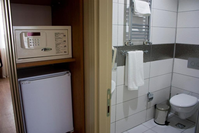 Bathroom 5, Istanbul Central Hotel, Fatih