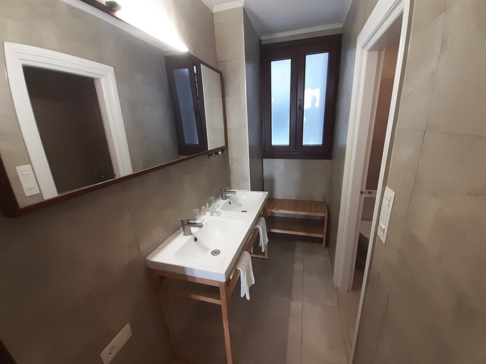 Bathroom 3, Photo Zabalburu Hotel, Vizcaya