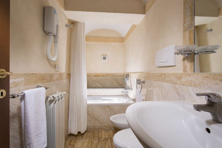 Bathroom 4, Hotel Teatro Pace, Rome