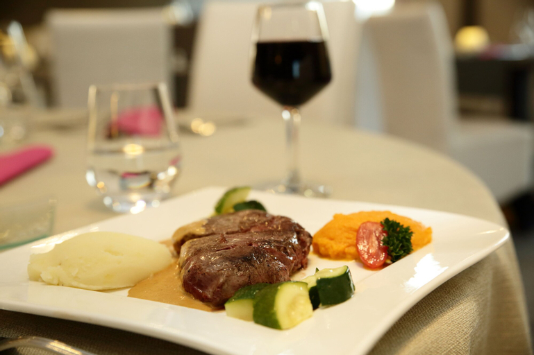Food & Drinks 11
