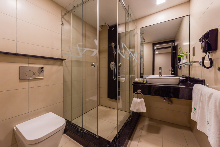Bathroom 5, Kabira Country Club, Kampala