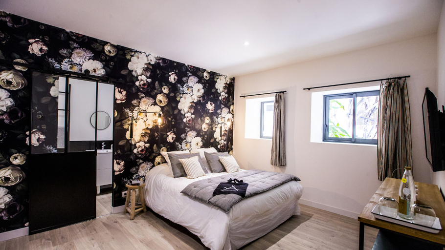 Bedroom 3, Antichambre, Gard