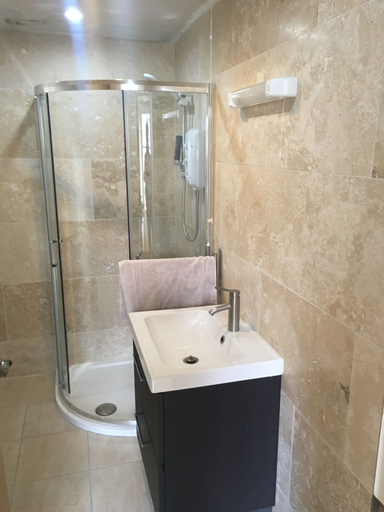 Bathroom 3, Period Coachhouse on organic farm