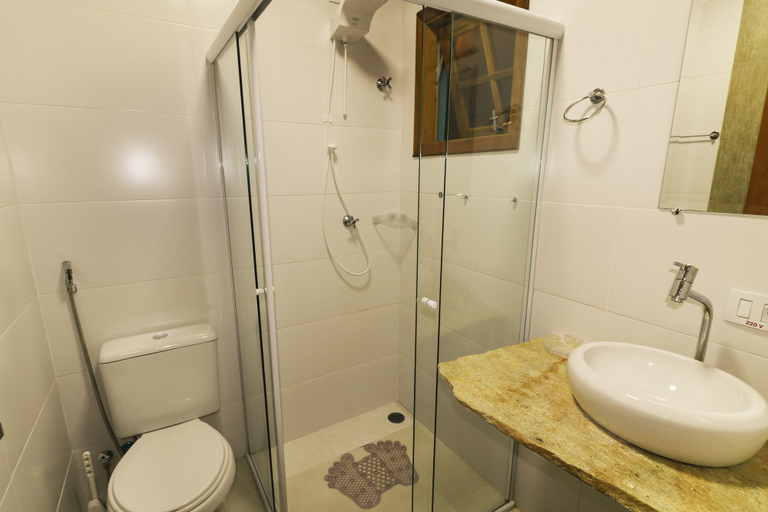 Bathroom 3, Espaço Dona Florinha, São Sebastião