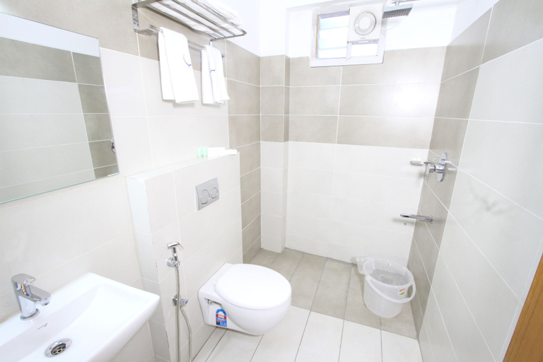 Bathroom 3, Hotel Kochi Crown, Ernakulam
