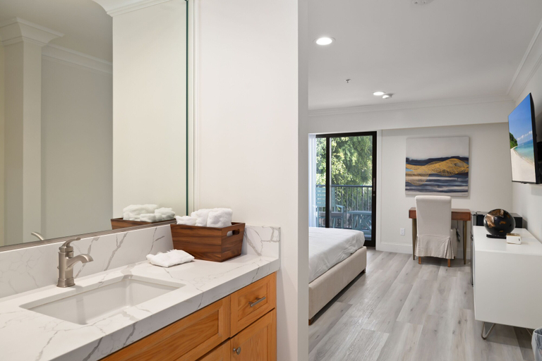 Bathroom 5, Hotel Huntington, Los Angeles
