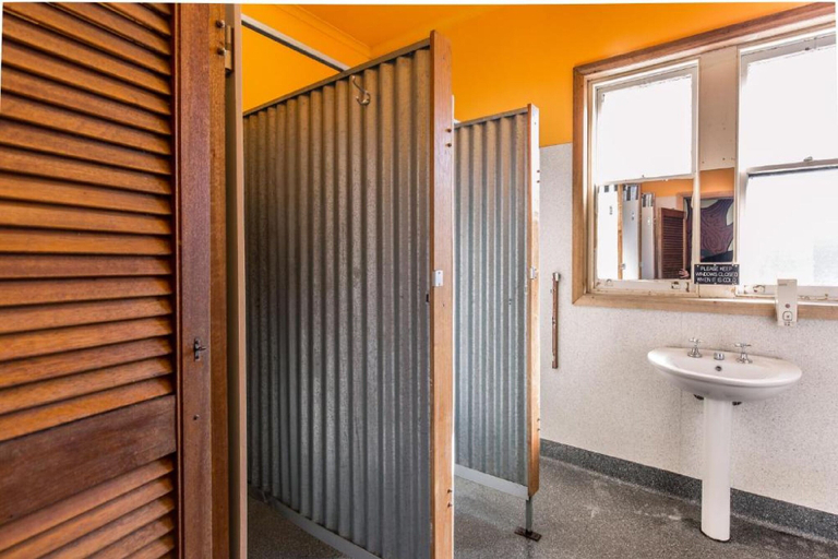 Bathroom 4, The Pickled Frog - Hostel, Hobart