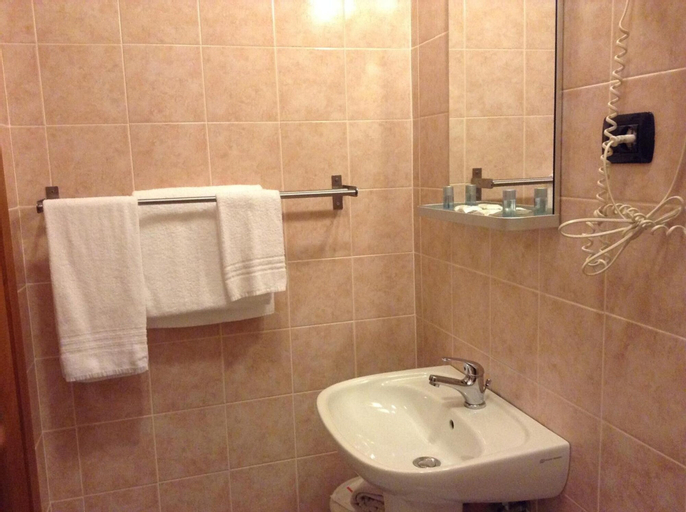Bedroom 5, Hotel Ricci, Genova