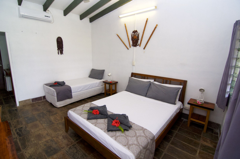 Bedroom 2, Deco Stop Lodge, Luganville