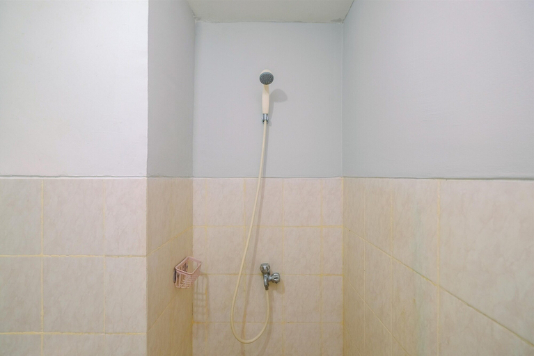 Bathroom 5, Chic and Cozy Studio Park View Condominium Apartment, Depok