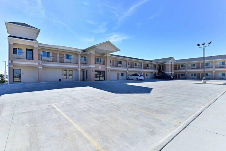 Exterior & Views 2, Western Inn & Suites, Dimmit