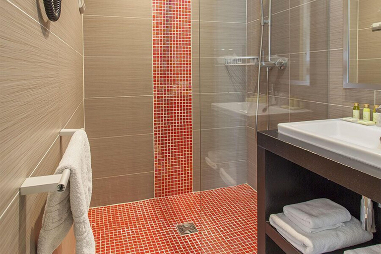 Bathroom 4, Hotel Baptistin, Var