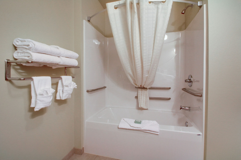 Bathroom 4, Cobblestone Inn & Suites - Cambridge, Furnas
