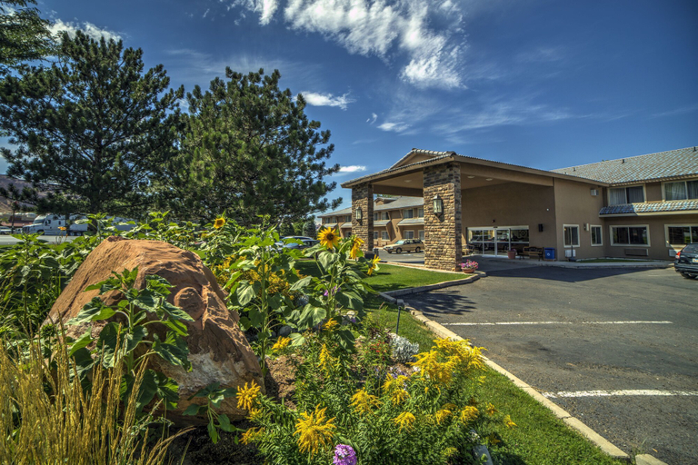 Exterior & Views 2, Moab Valley Inn, Grand