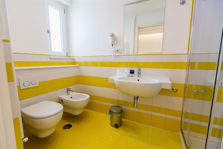 Bathroom 5, Hotel Le Rocce, Salerno