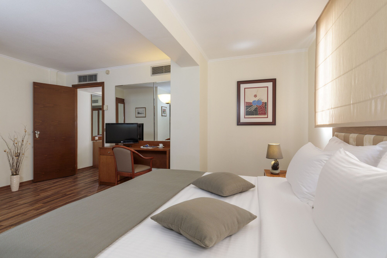 Bedroom 3, Best Western Plus Hotel Plaza, South Aegean