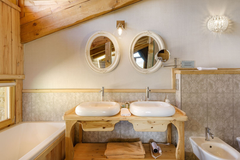 Bathroom 5, Hotel Viñas de Lárrede, Huesca