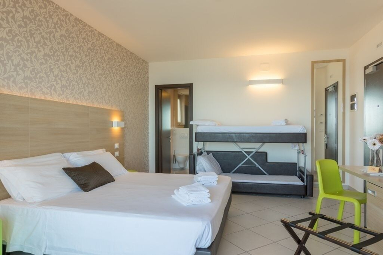 Bedroom 4, Hotel Sole, Pescara